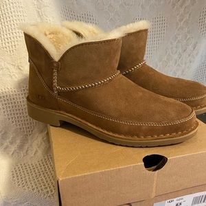 UGG Melrose NIB Chestnut Women’s 8.5 Boot